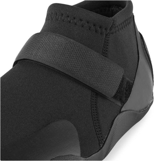 Gill Pursuit Shoe close up.