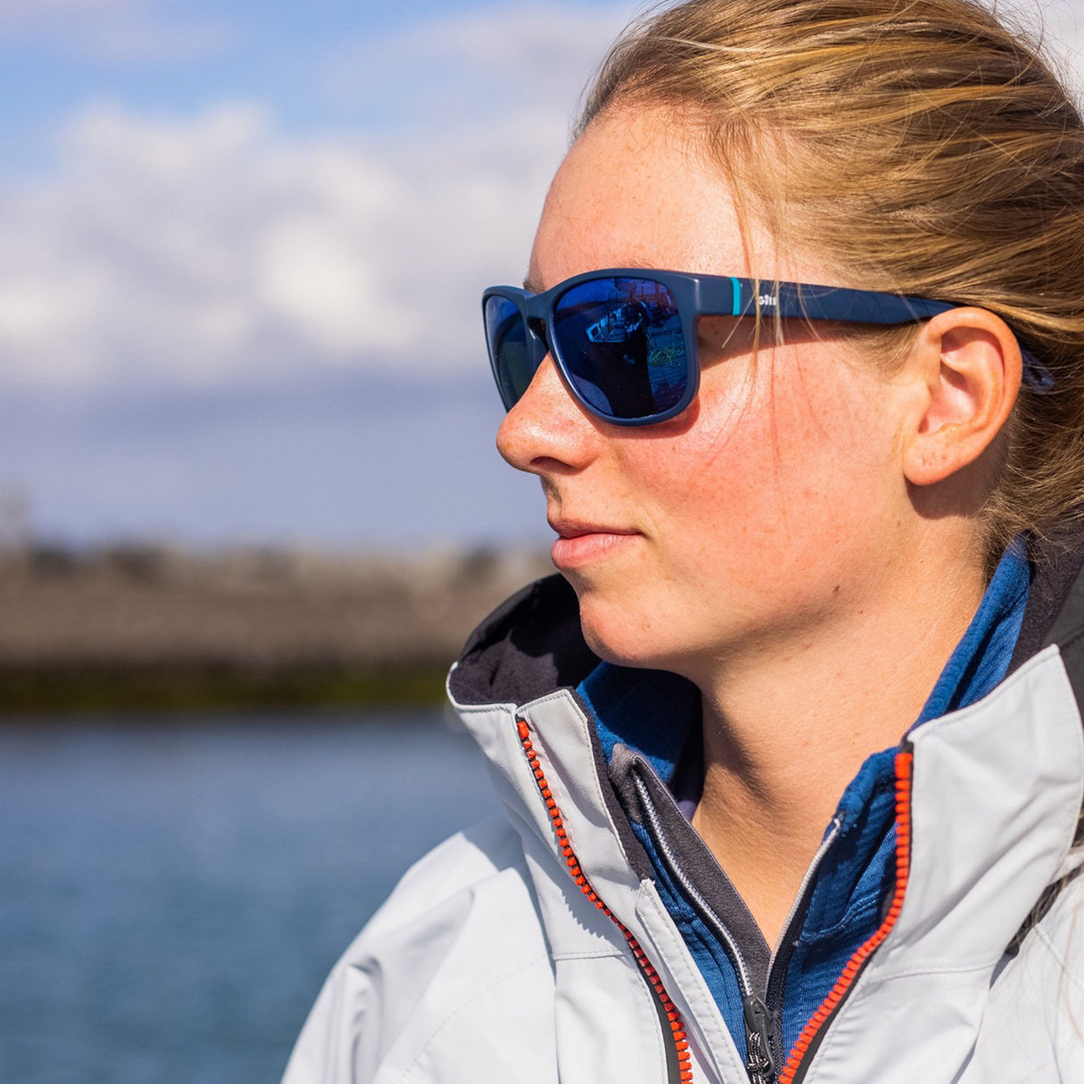 Woman wearing Gill Verso Sunglasses.